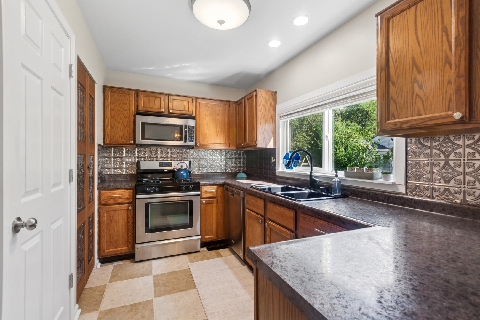 2293 Bannister Lane, Aurora, IL 60504