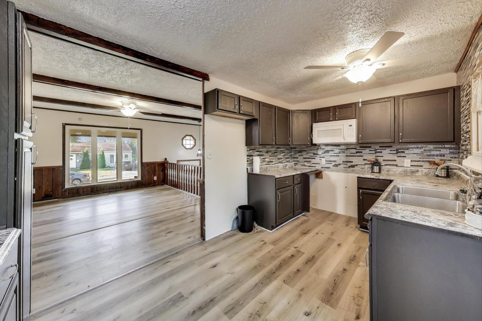 228 Gordon Avenue, Romeoville, IL 60446