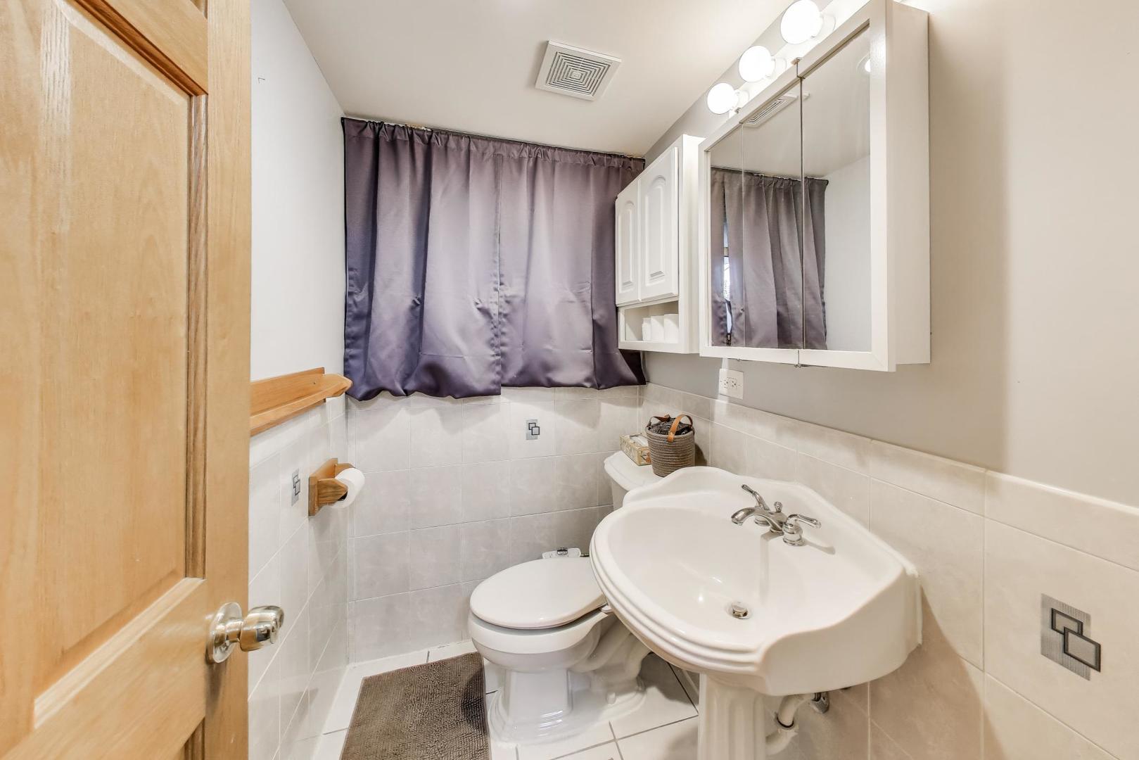 228 Gordon Avenue, Romeoville, IL 60446