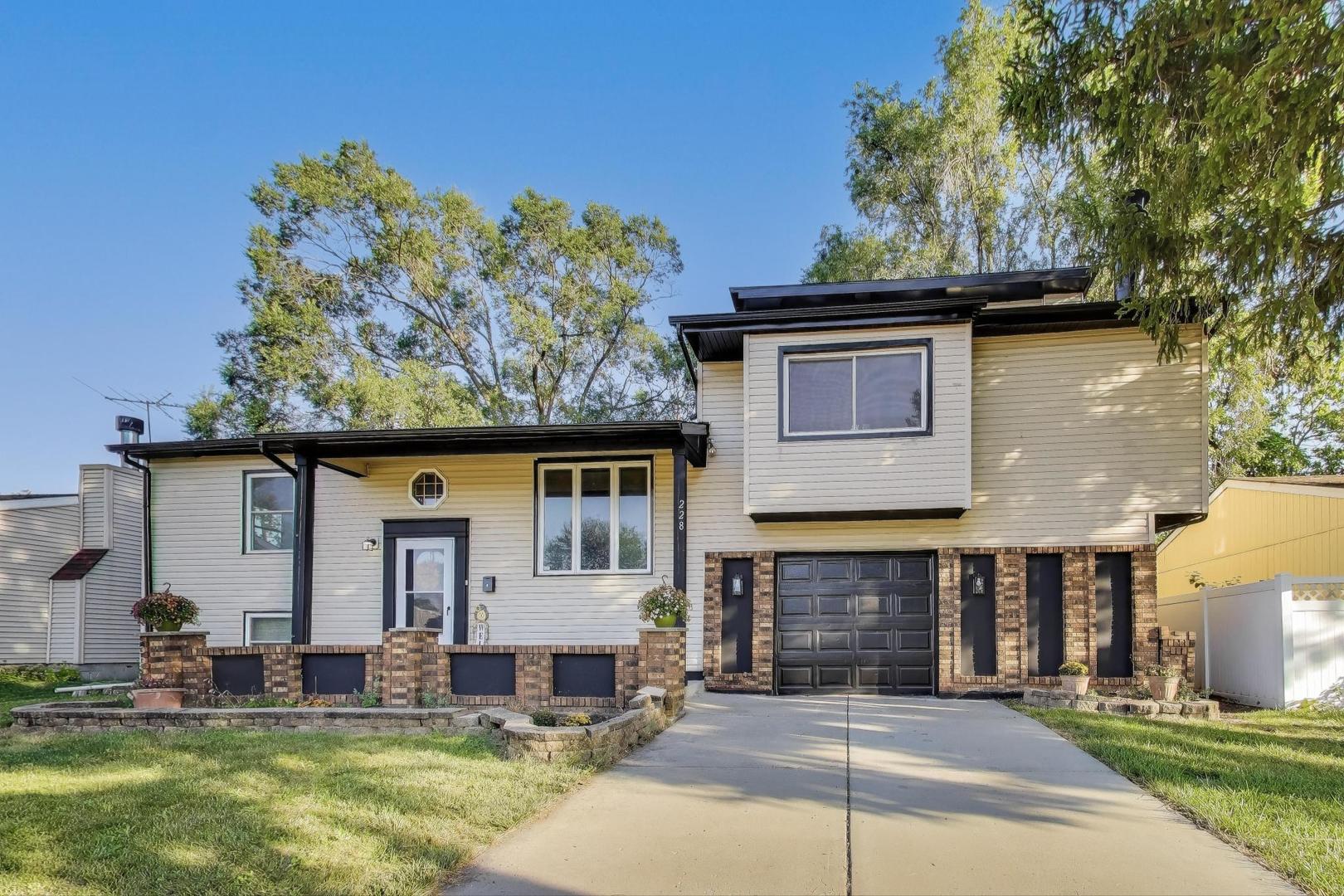 228 Gordon Avenue, Romeoville, IL 60446