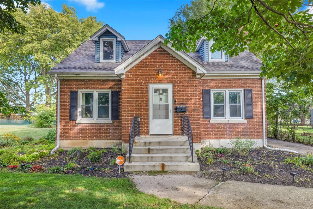 327 Lakelawn Boulevard, Aurora, IL 60506