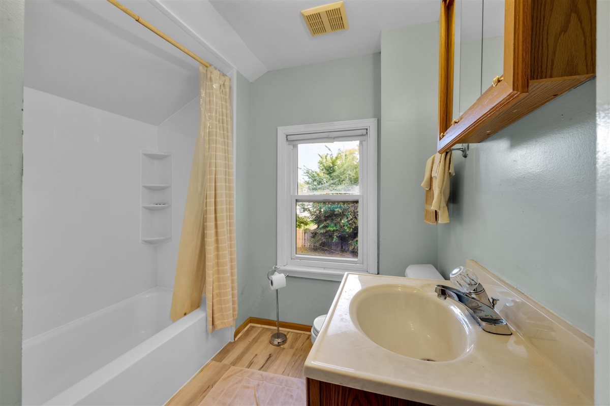 327 Lakelawn Boulevard, Aurora, IL 60506