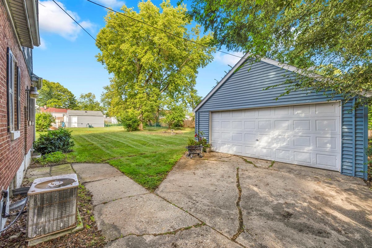 327 Lakelawn Boulevard, Aurora, IL 60506