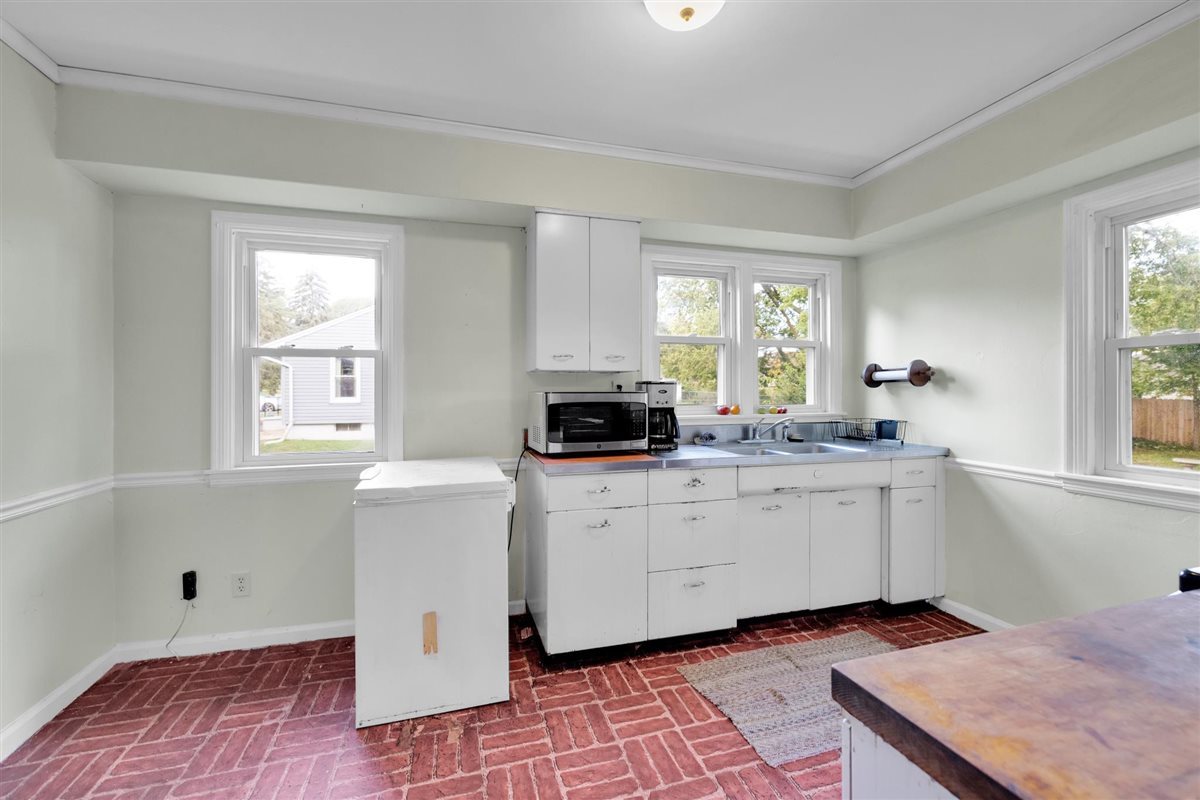 327 Lakelawn Boulevard, Aurora, IL 60506