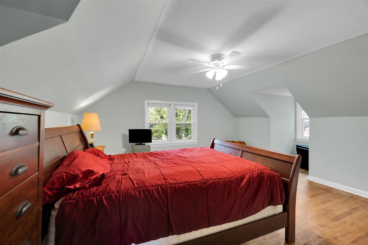 327 Lakelawn Boulevard, Aurora, IL 60506