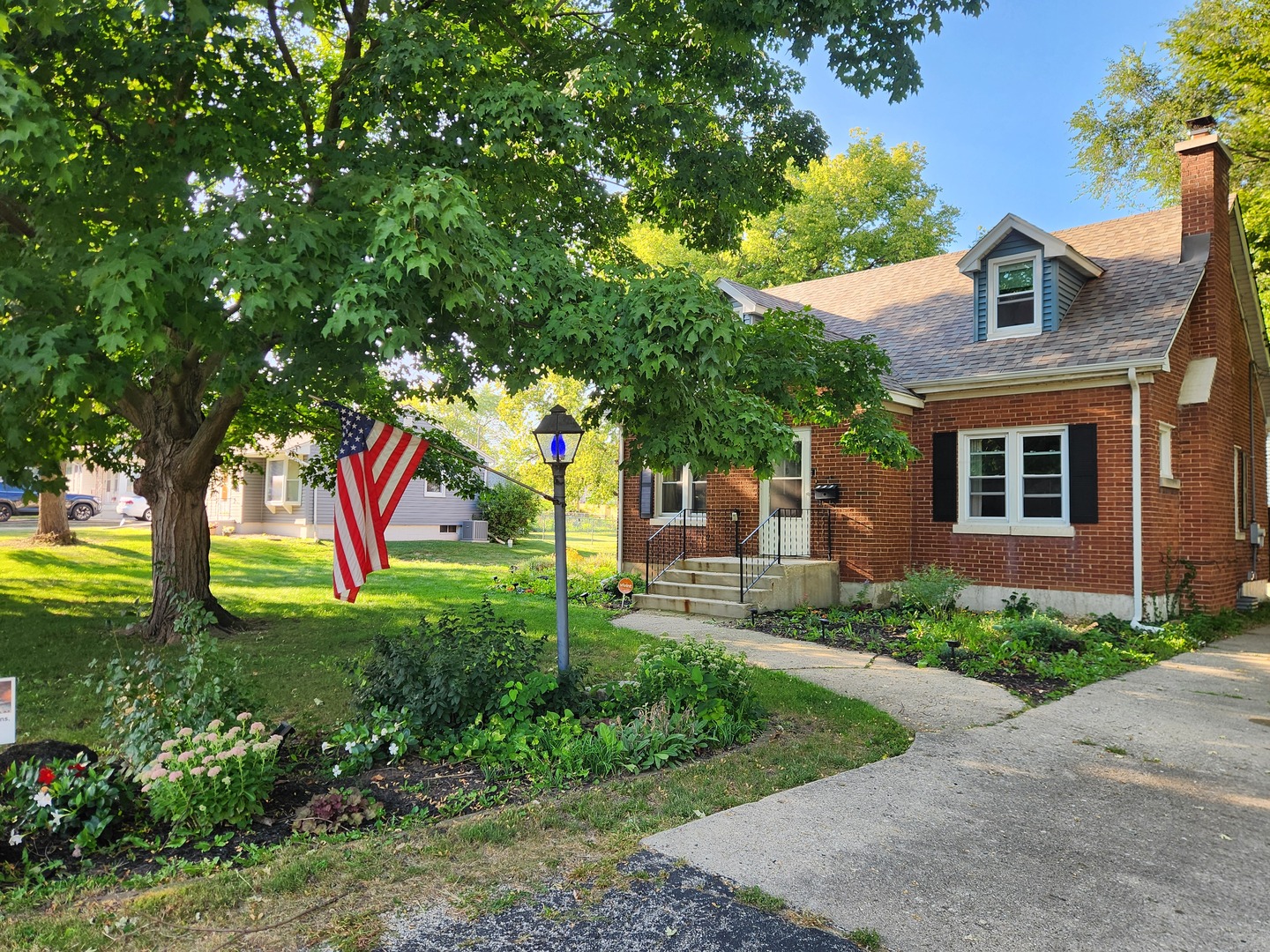 327 Lakelawn Boulevard, Aurora, IL 60506