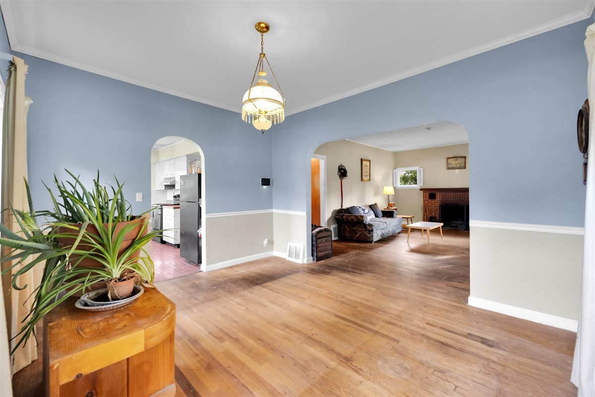 327 Lakelawn Boulevard, Aurora, IL 60506