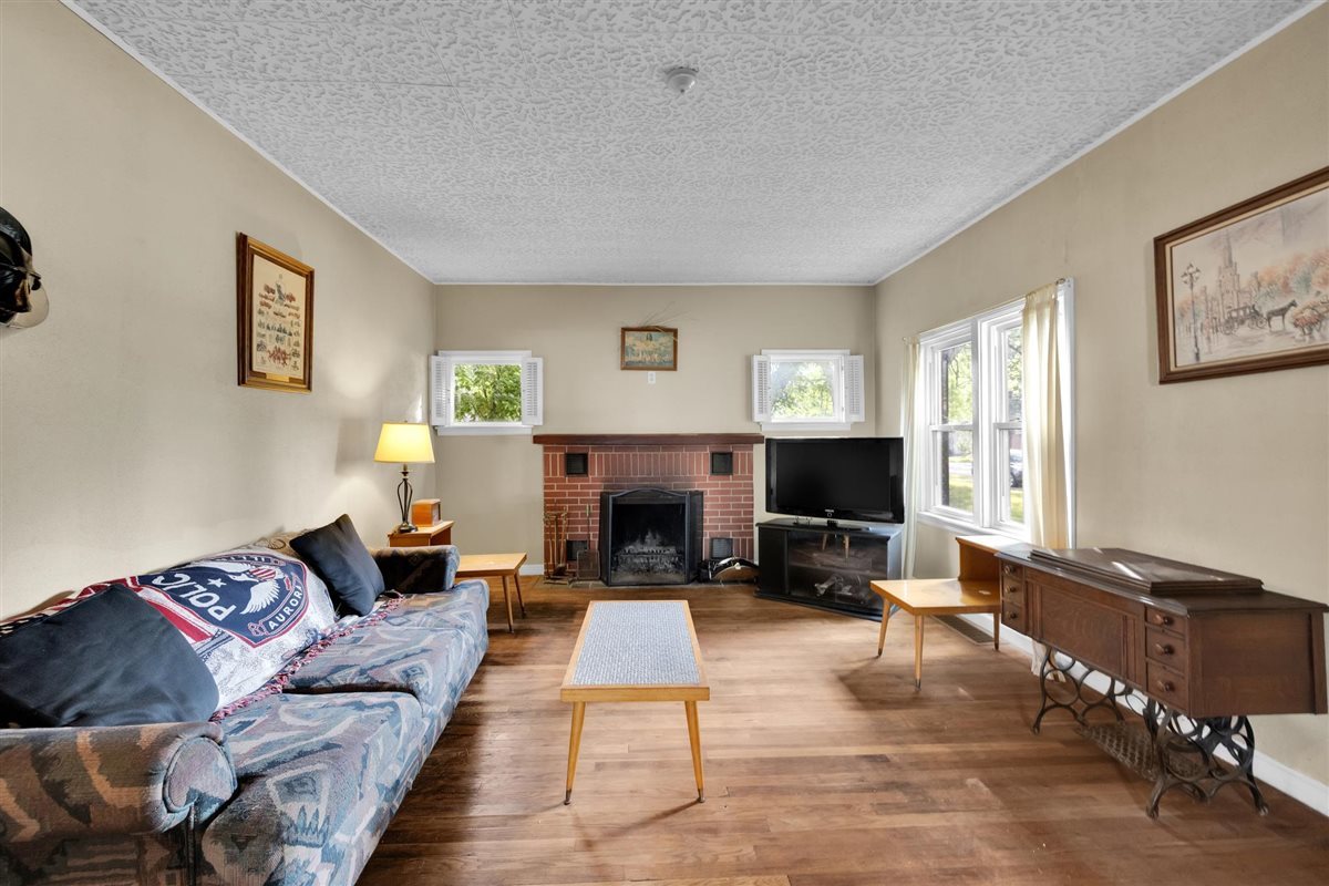 327 Lakelawn Boulevard, Aurora, IL 60506