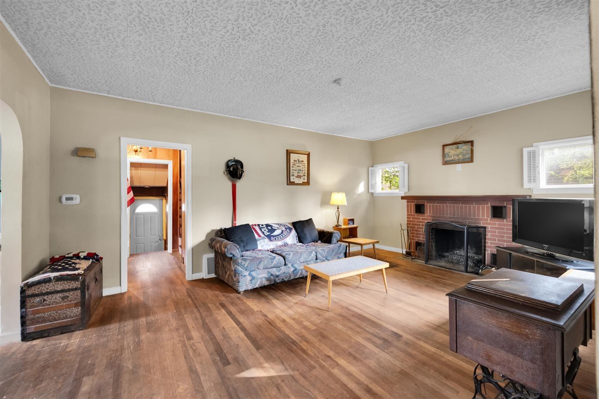 327 Lakelawn Boulevard, Aurora, IL 60506