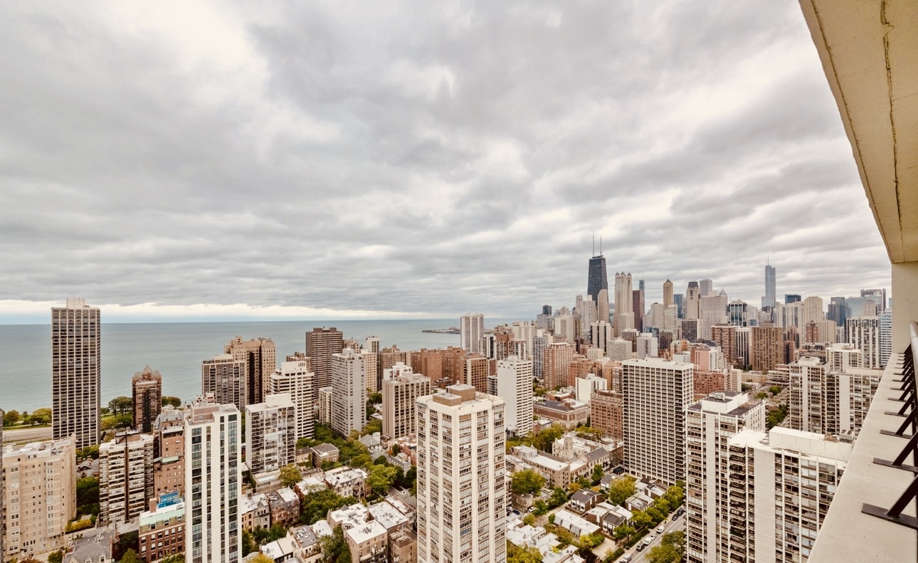 1560 N Sandburg Terrace #1011J, Chicago, IL 60610