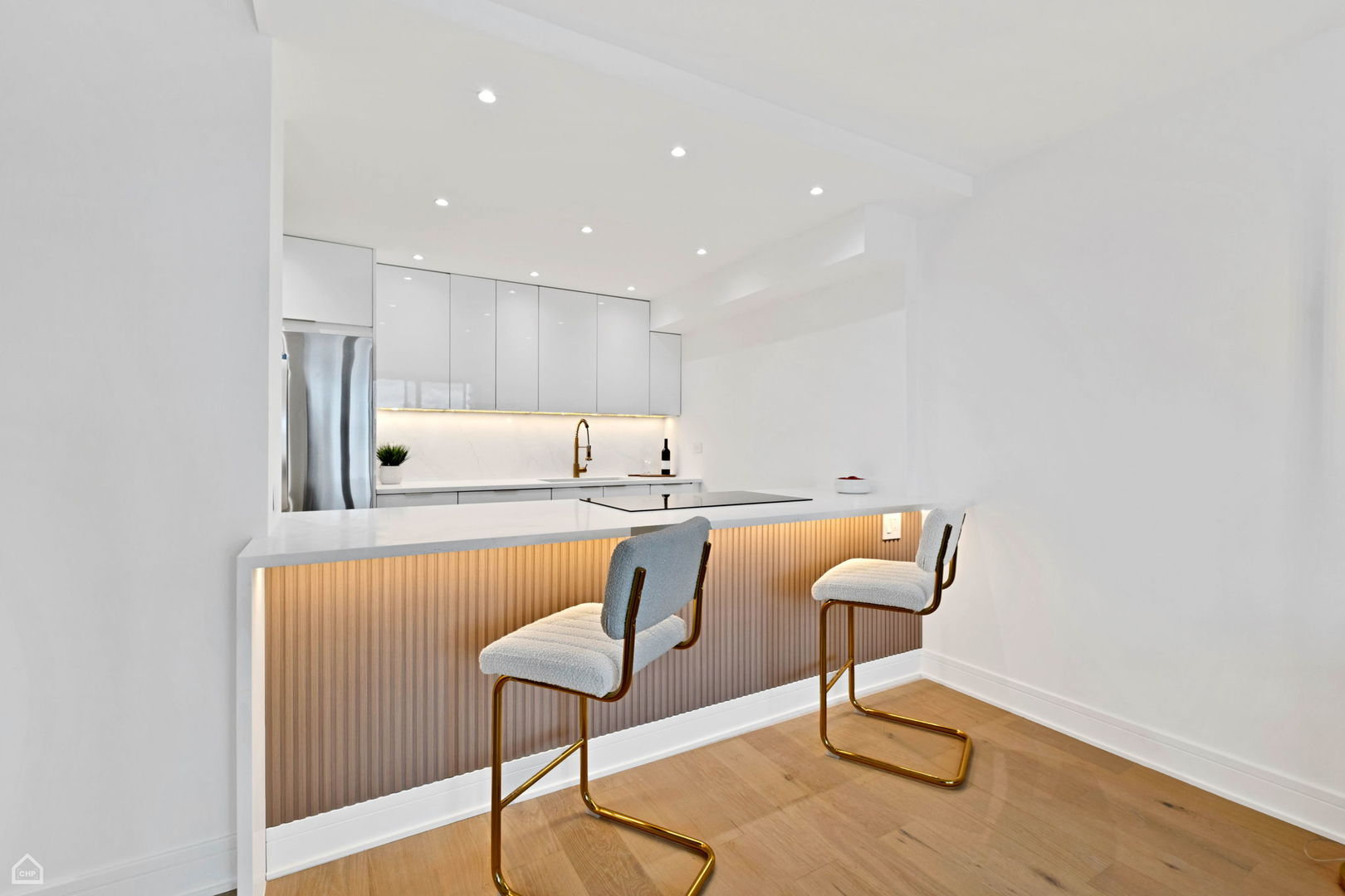1560 N Sandburg Terrace #1011J, Chicago, IL 60610