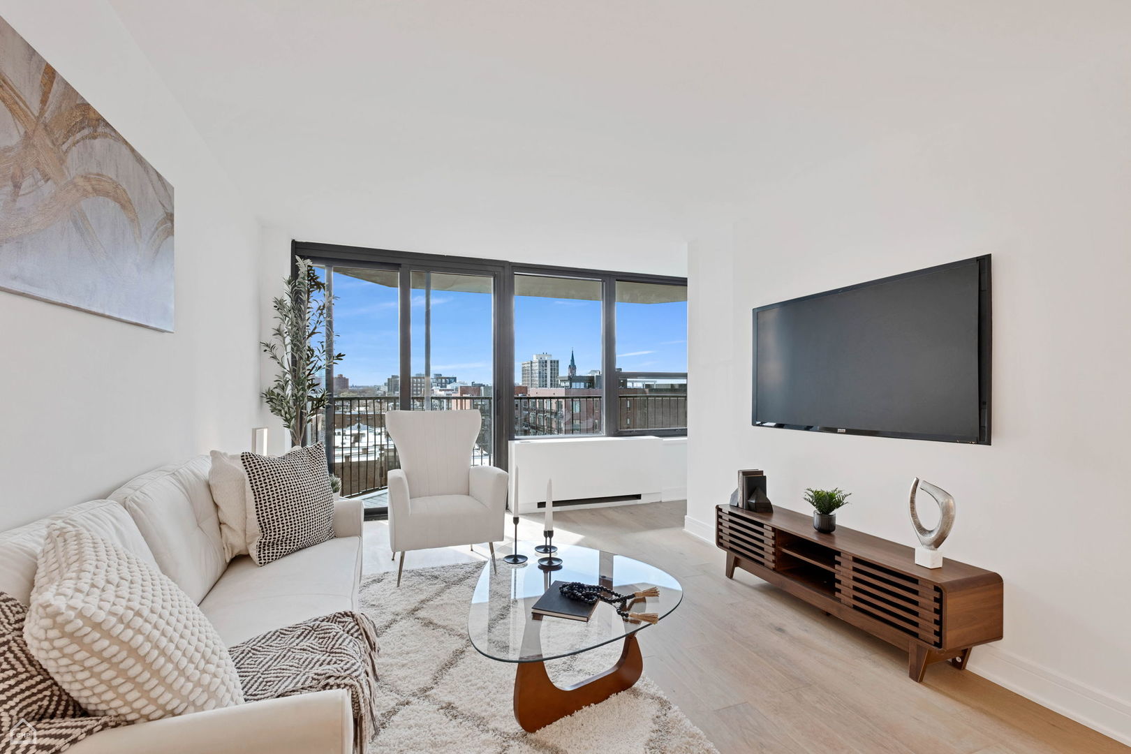 1560 N Sandburg Terrace #1011J, Chicago, IL 60610