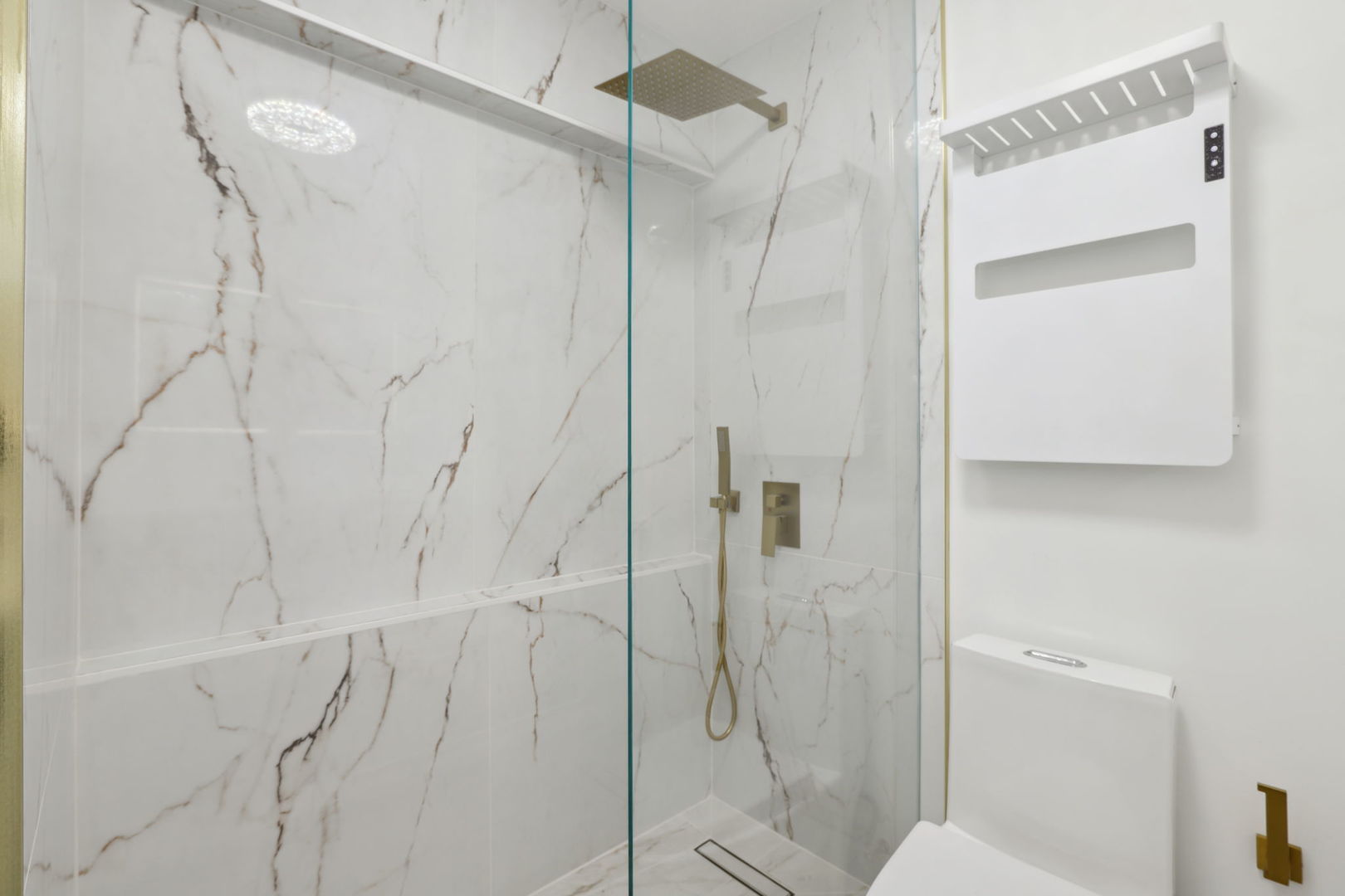 1560 N Sandburg Terrace #1011J, Chicago, IL 60610