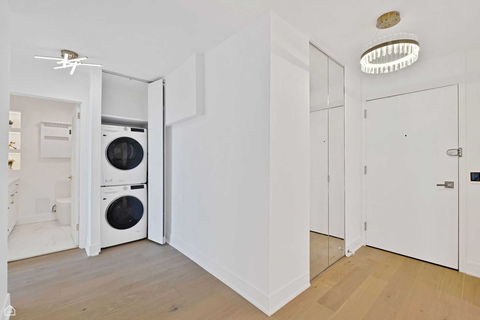 1560 N Sandburg Terrace #1011J, Chicago, IL 60610