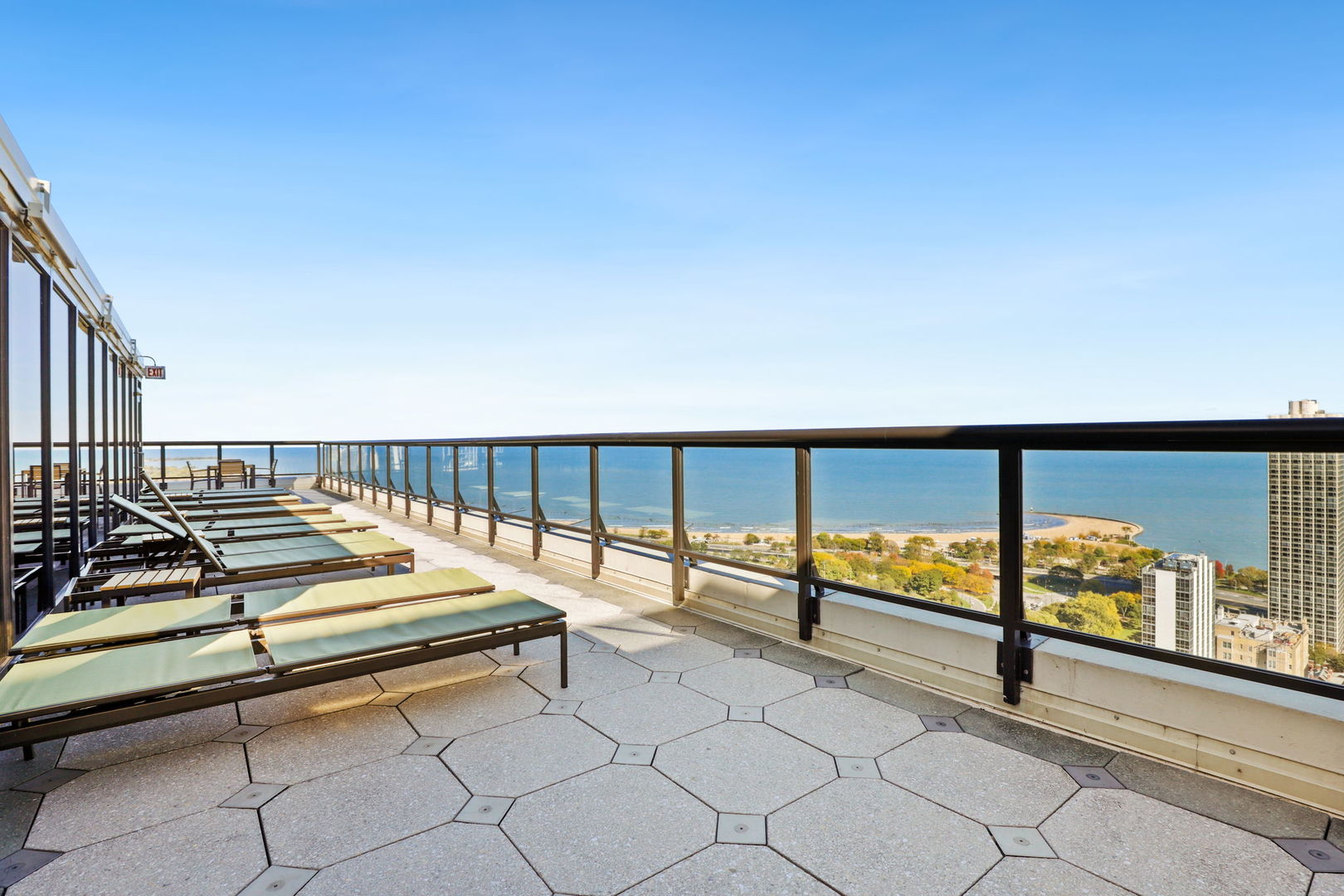 1560 N Sandburg Terrace #1011J, Chicago, IL 60610