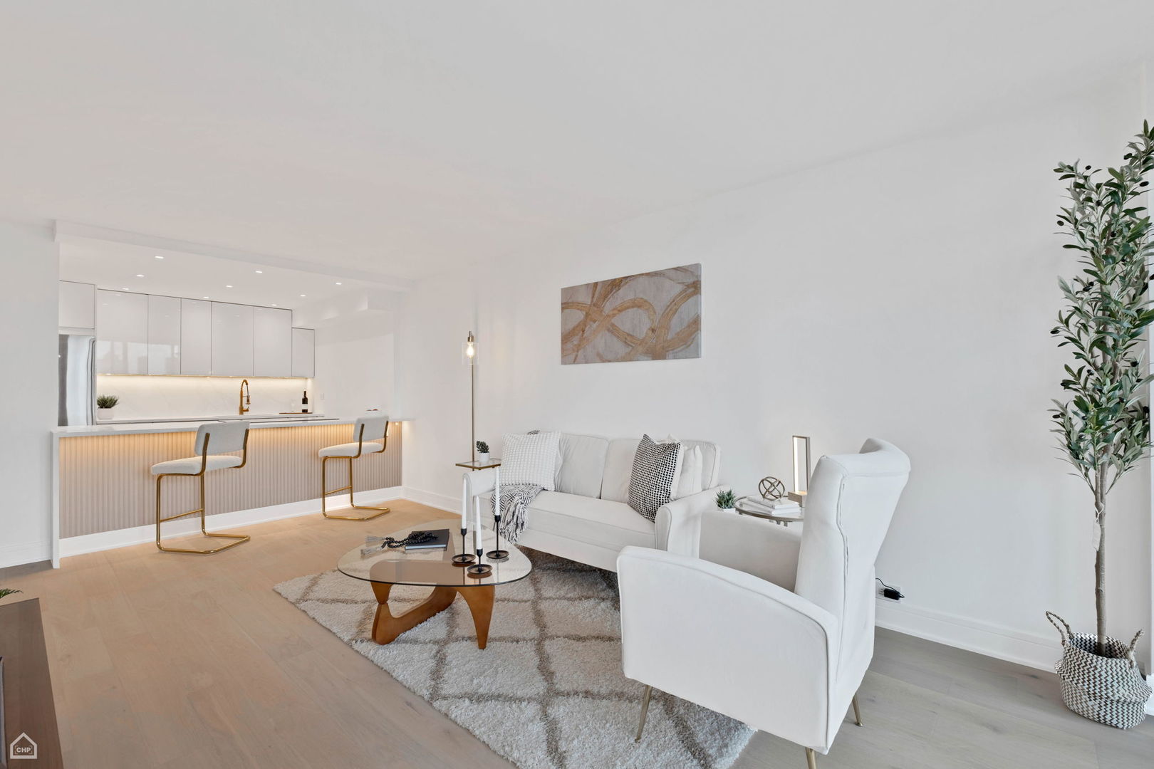 1560 N Sandburg Terrace #1011J, Chicago, IL 60610