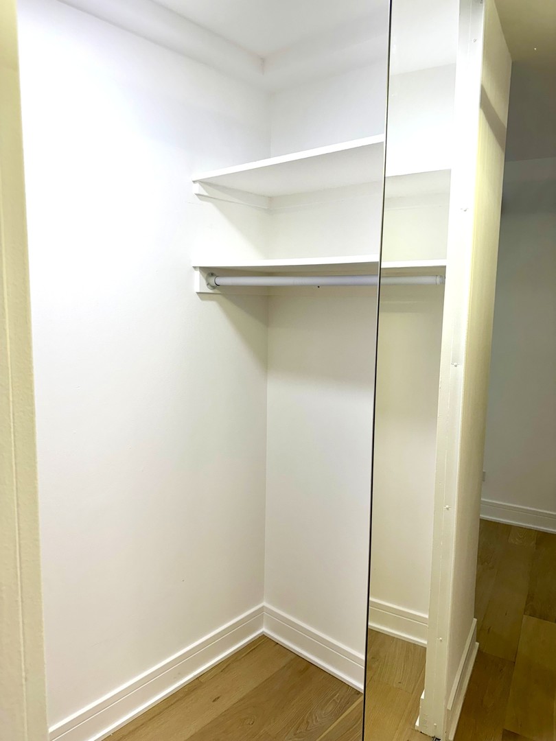 1560 N Sandburg Terrace #1011J, Chicago, IL 60610