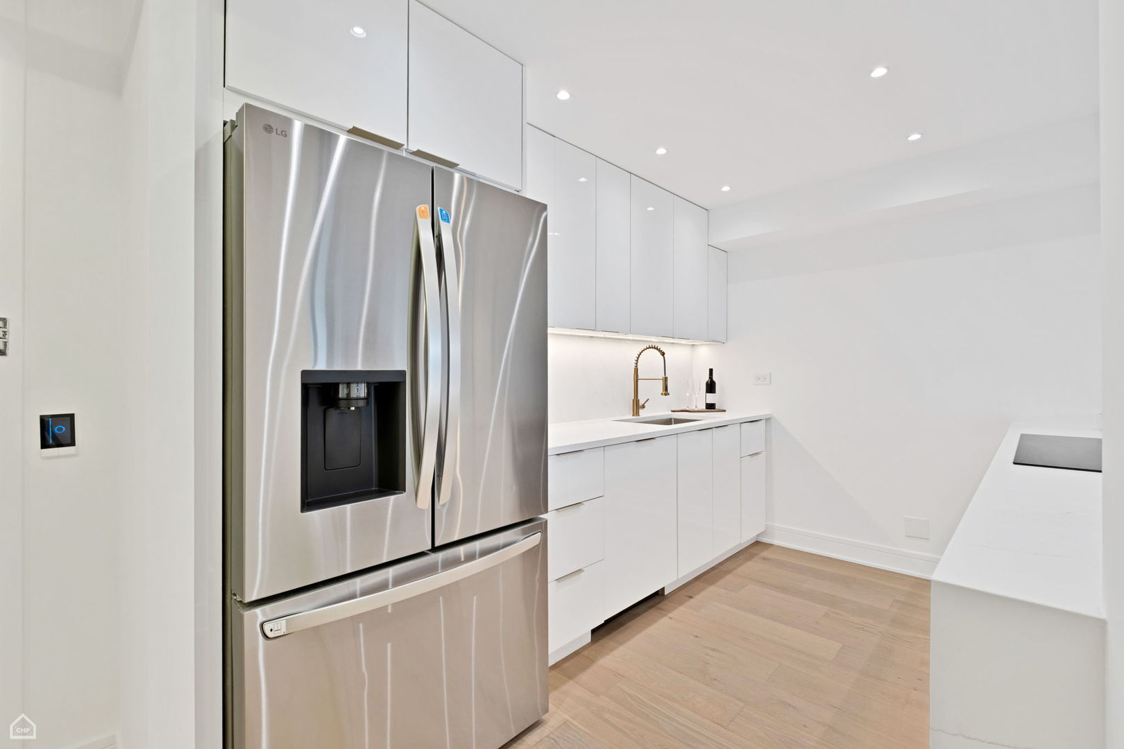 1560 N Sandburg Terrace #1011J, Chicago, IL 60610