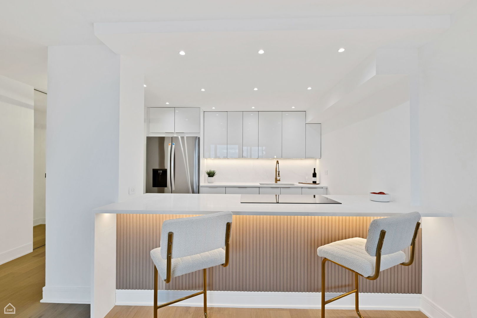 1560 N Sandburg Terrace #1011J, Chicago, IL 60610