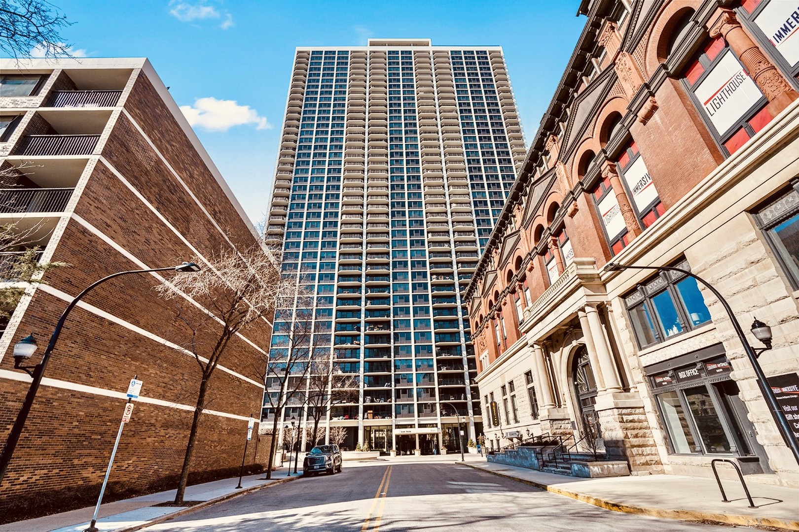 1560 N Sandburg Terrace #1011J, Chicago, IL 60610