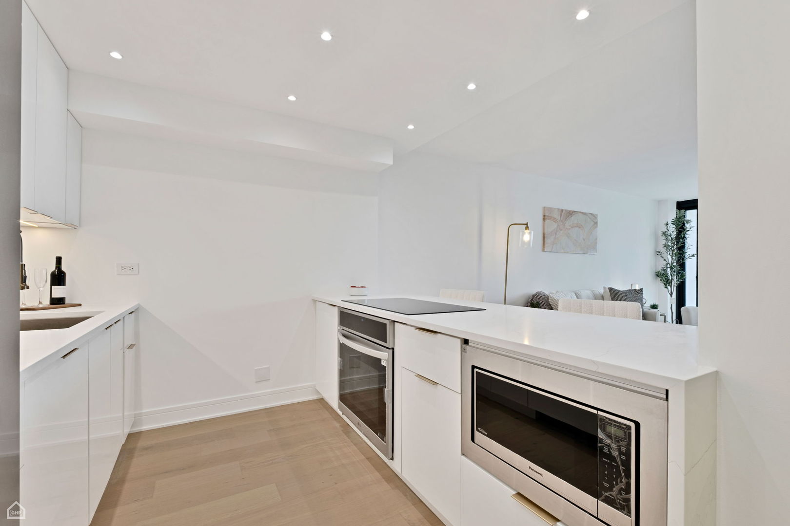 1560 N Sandburg Terrace #1011J, Chicago, IL 60610