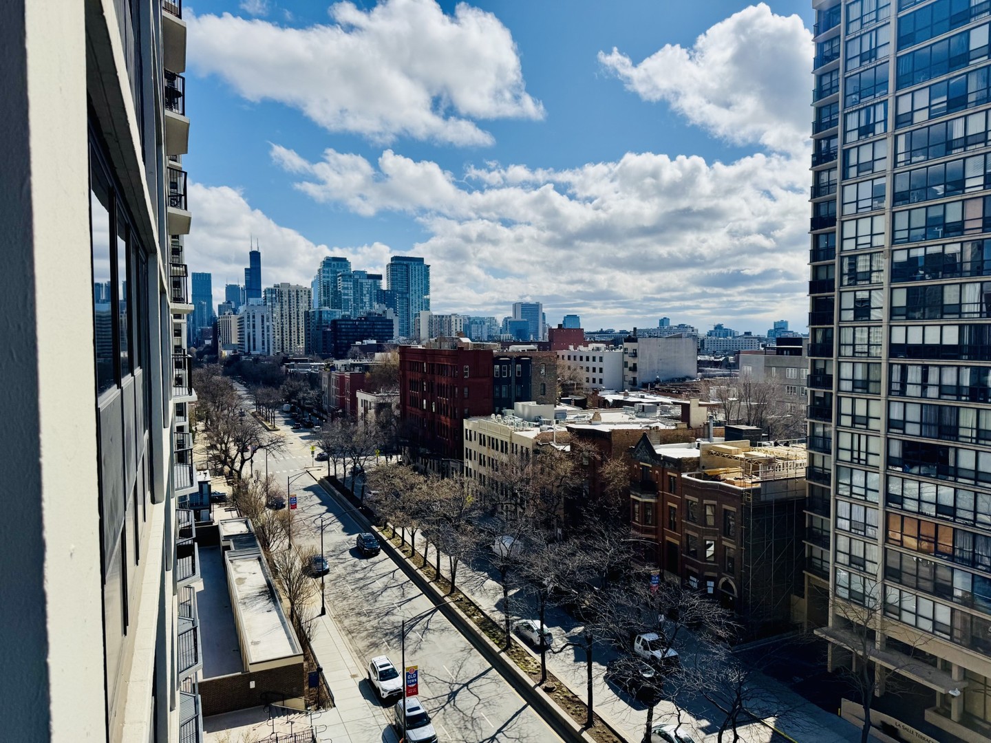 1560 N Sandburg Terrace #1011J, Chicago, IL 60610