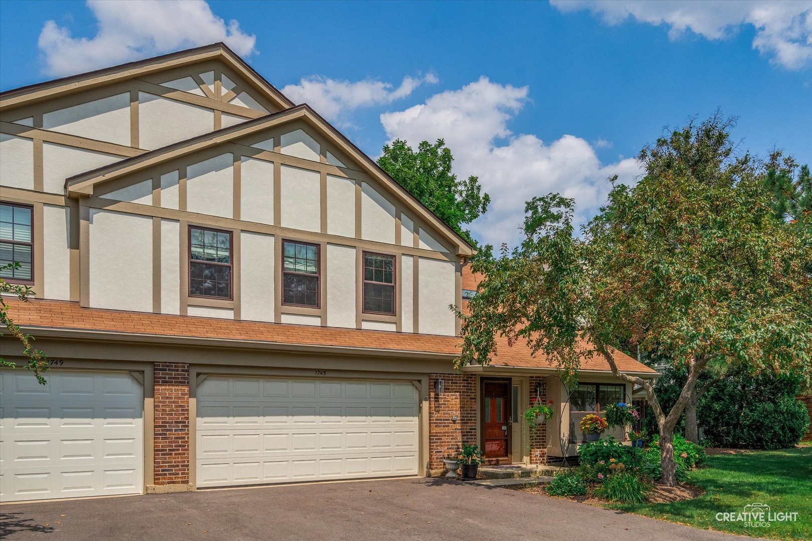 1745 Ennis Lane, Wheaton, IL 60189