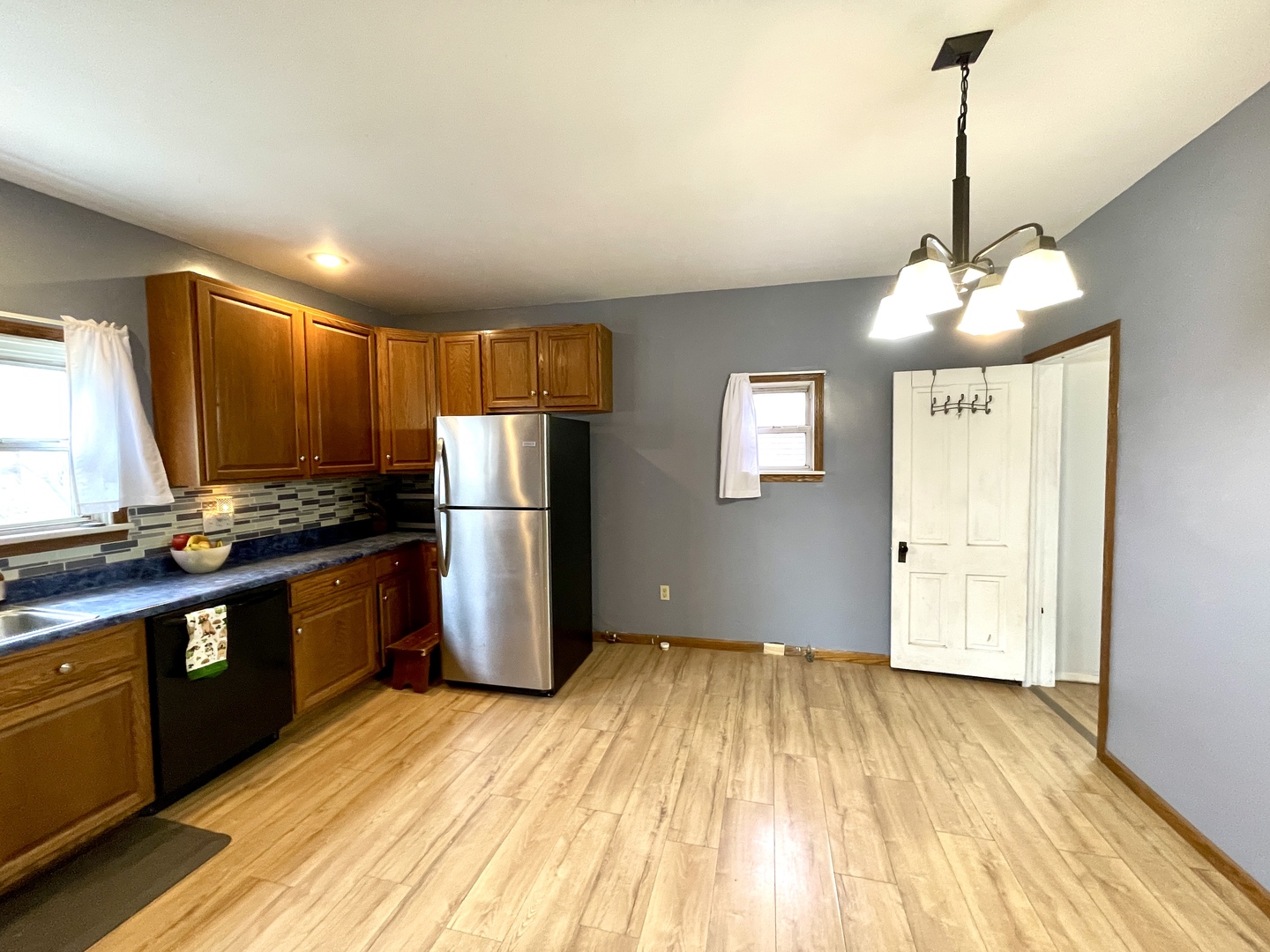 225 W 5th Street, Mcnabb, IL 61335