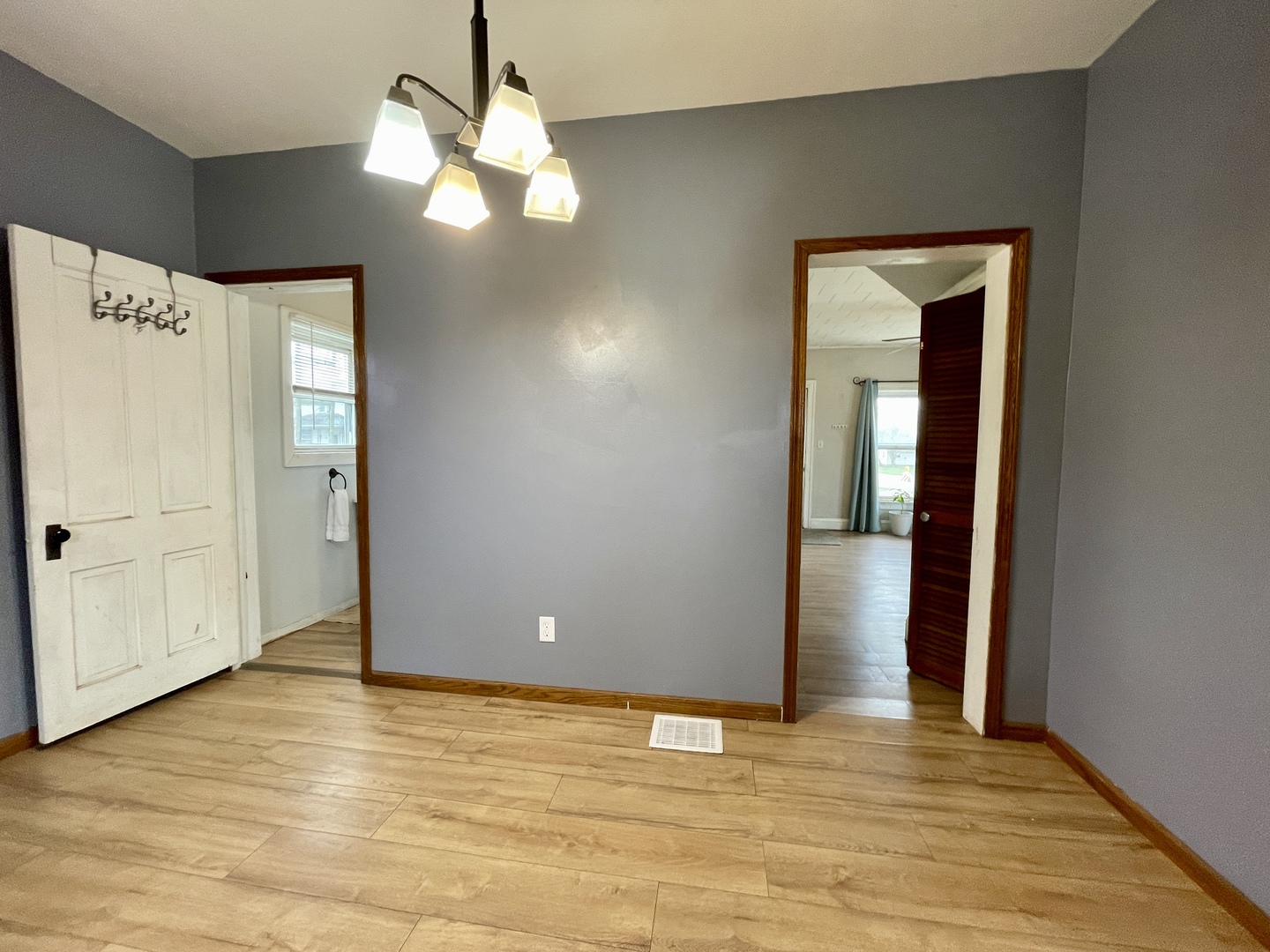 225 W 5th Street, Mcnabb, IL 61335
