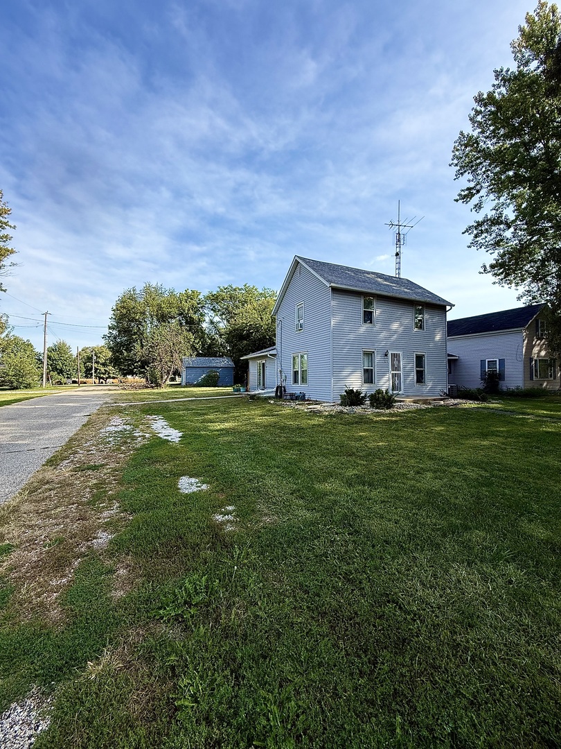 225 W 5th Street, Mcnabb, IL 61335