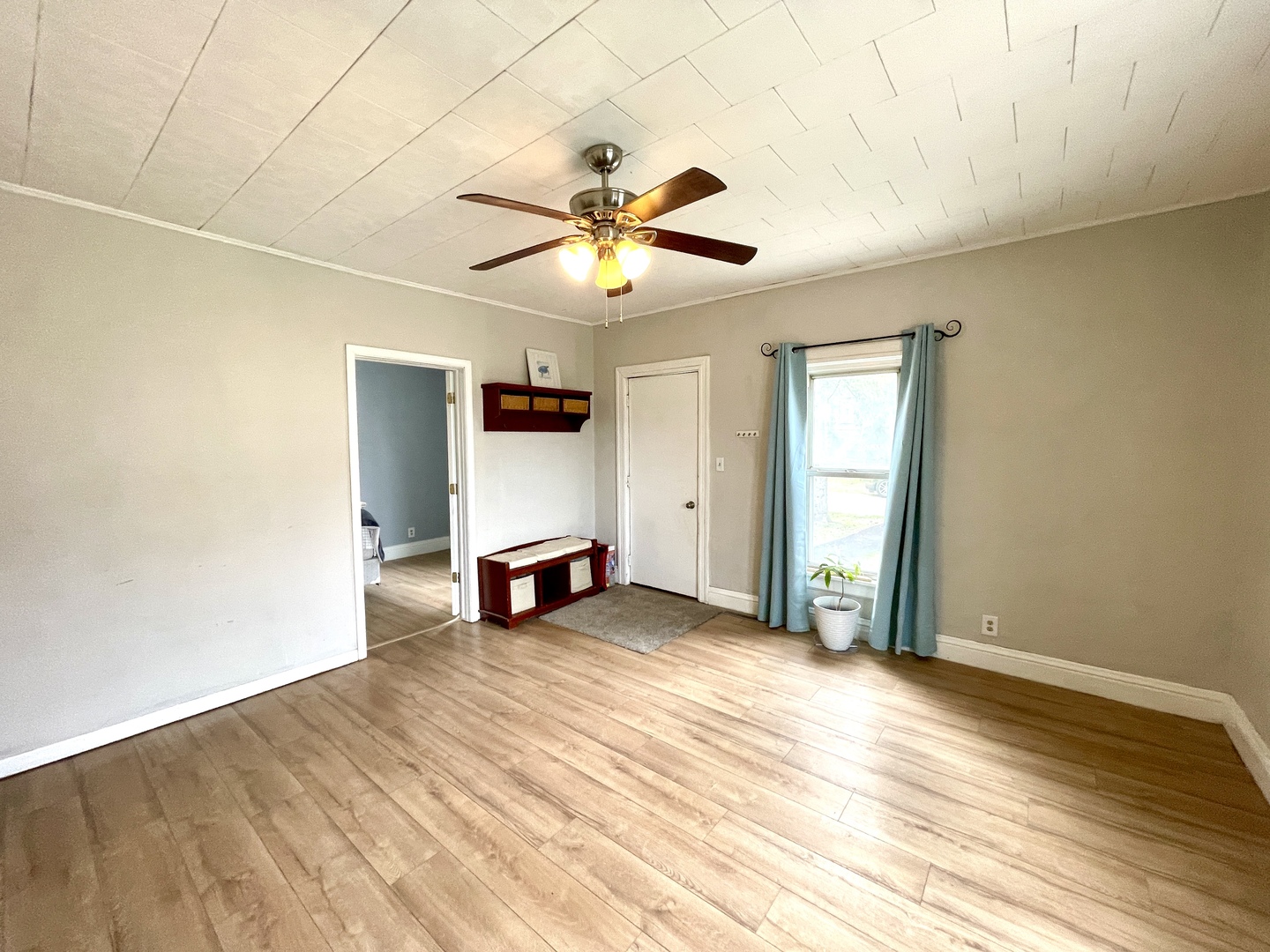 225 W 5th Street, Mcnabb, IL 61335
