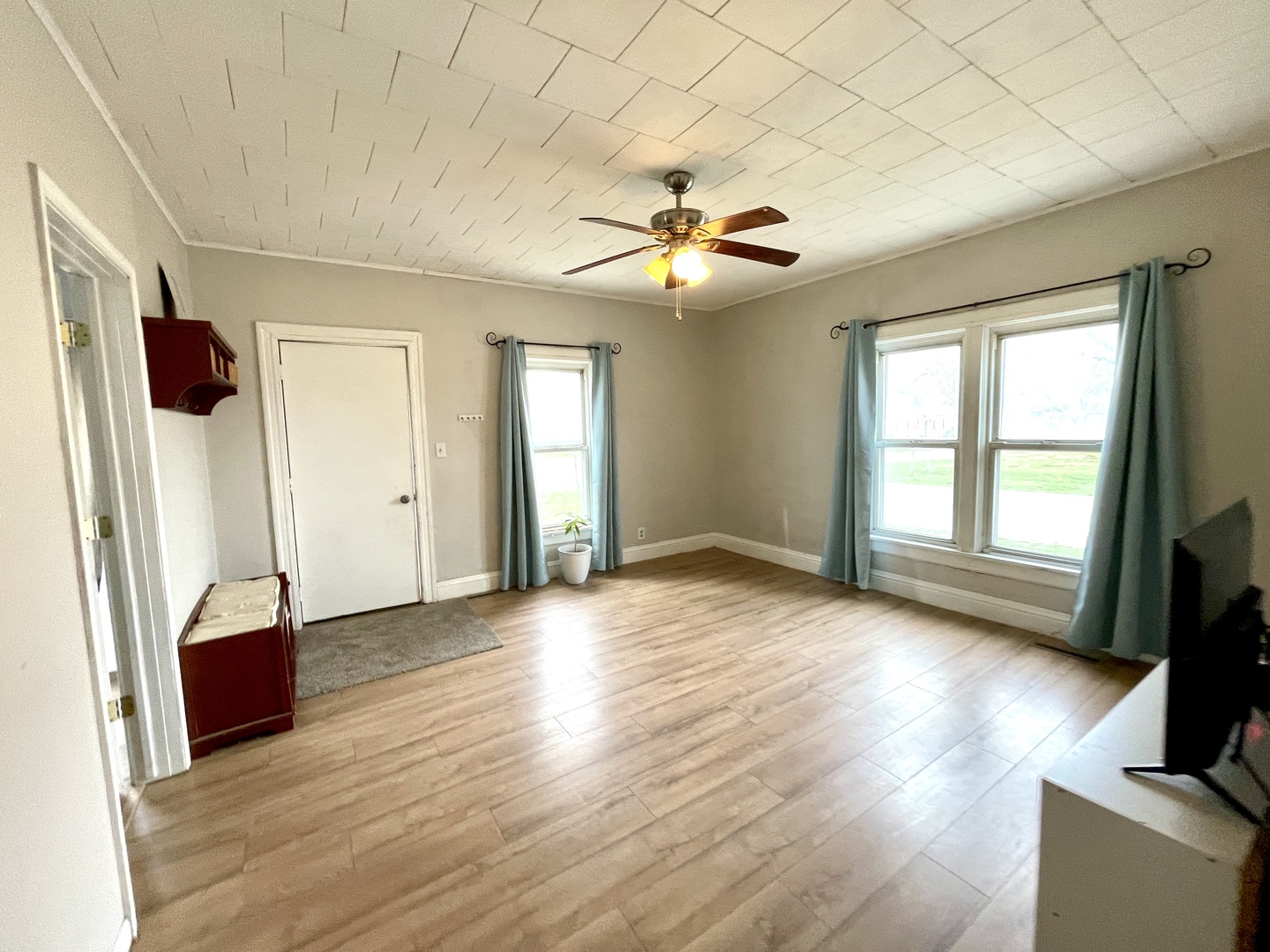 225 W 5th Street, Mcnabb, IL 61335