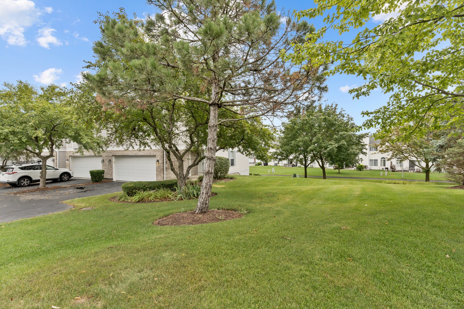 69 Colonial Court, Streamwood, IL 60107