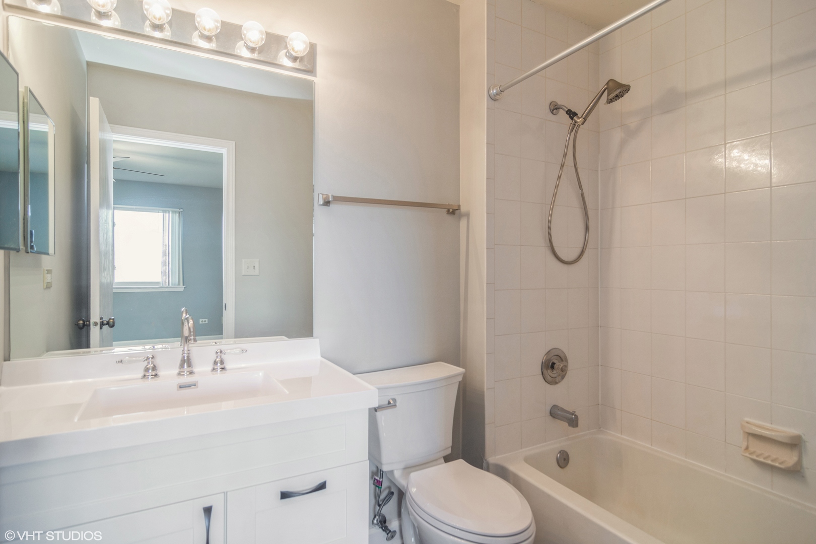 734 E Whispering Oaks Court #10E, Palatine, IL 60074