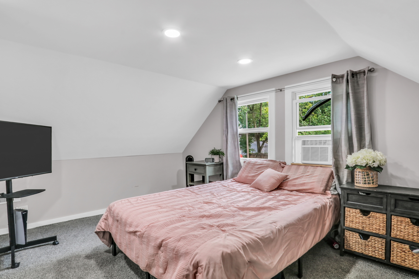 1623 N HICKORY Avenue, Round Lake Beach, IL 60073