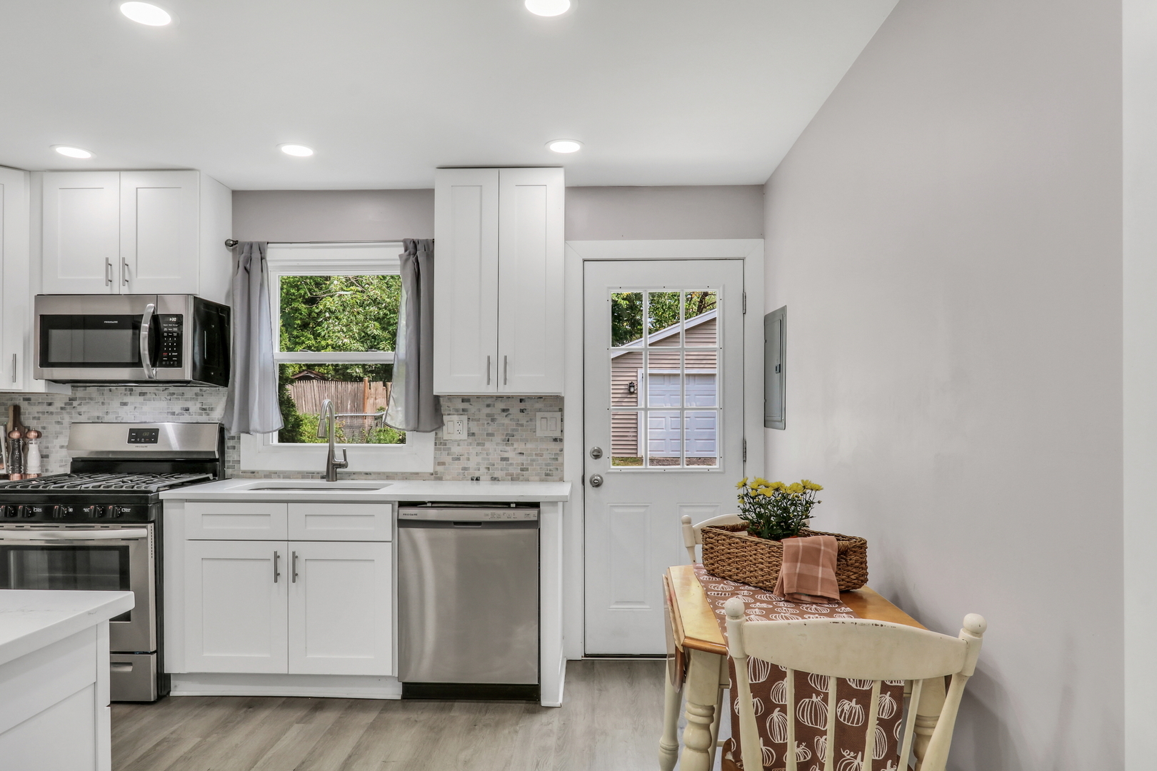 1623 N HICKORY Avenue, Round Lake Beach, IL 60073