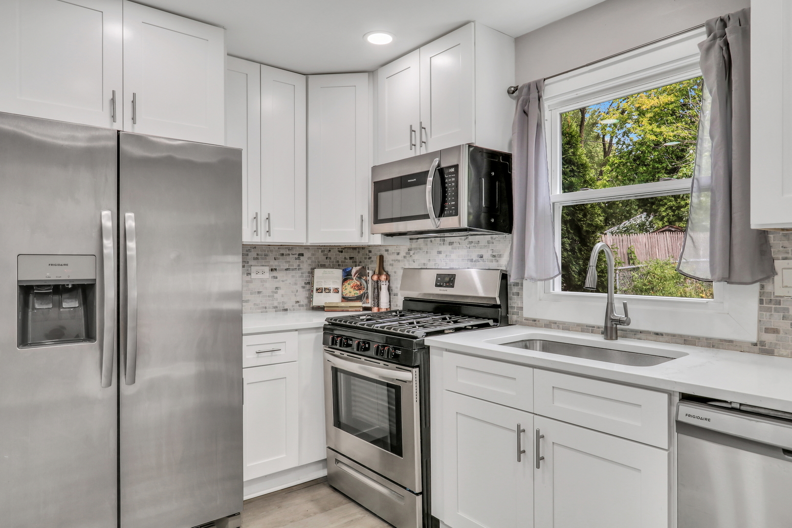1623 N HICKORY Avenue, Round Lake Beach, IL 60073