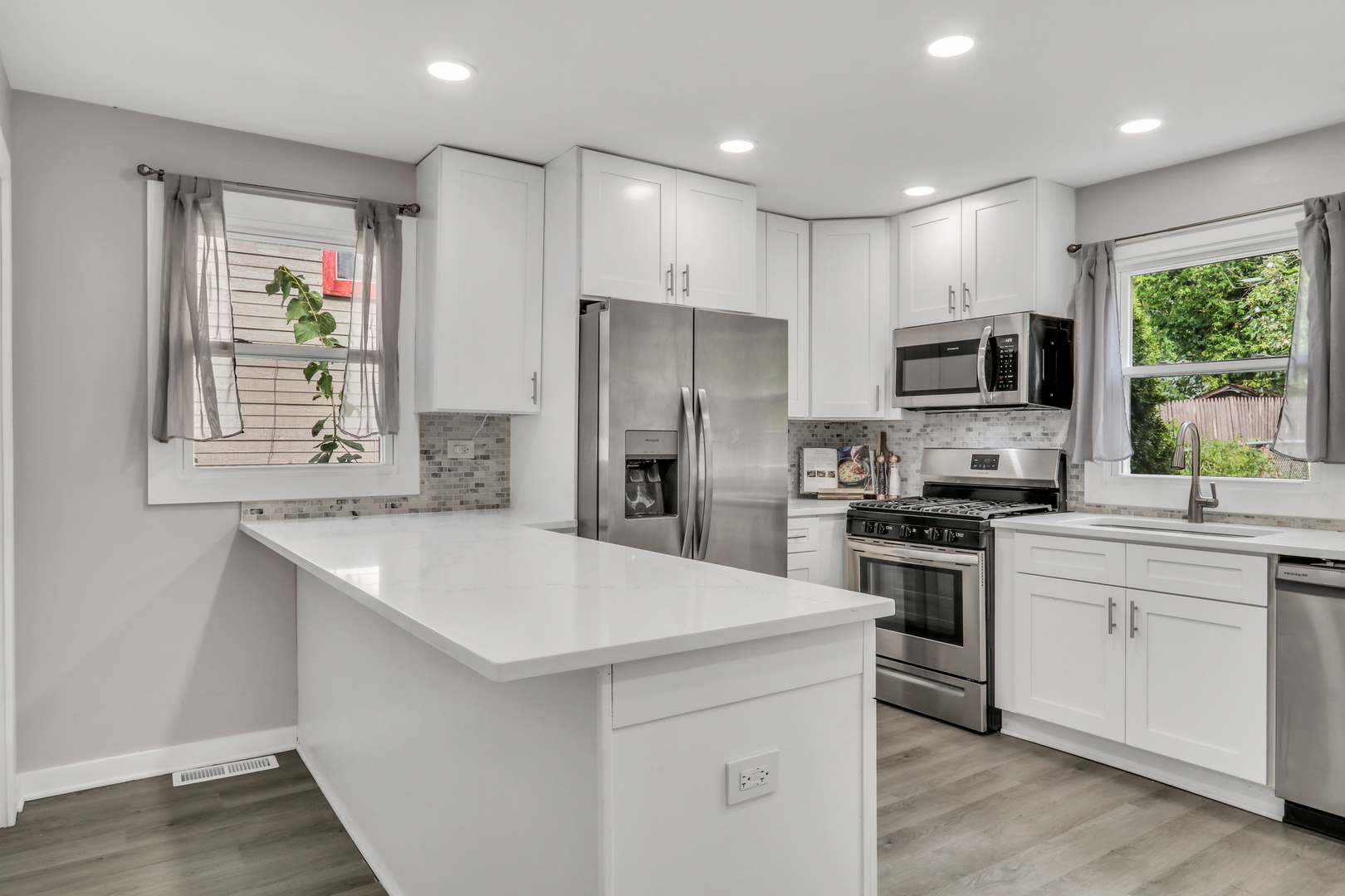 1623 N HICKORY Avenue, Round Lake Beach, IL 60073
