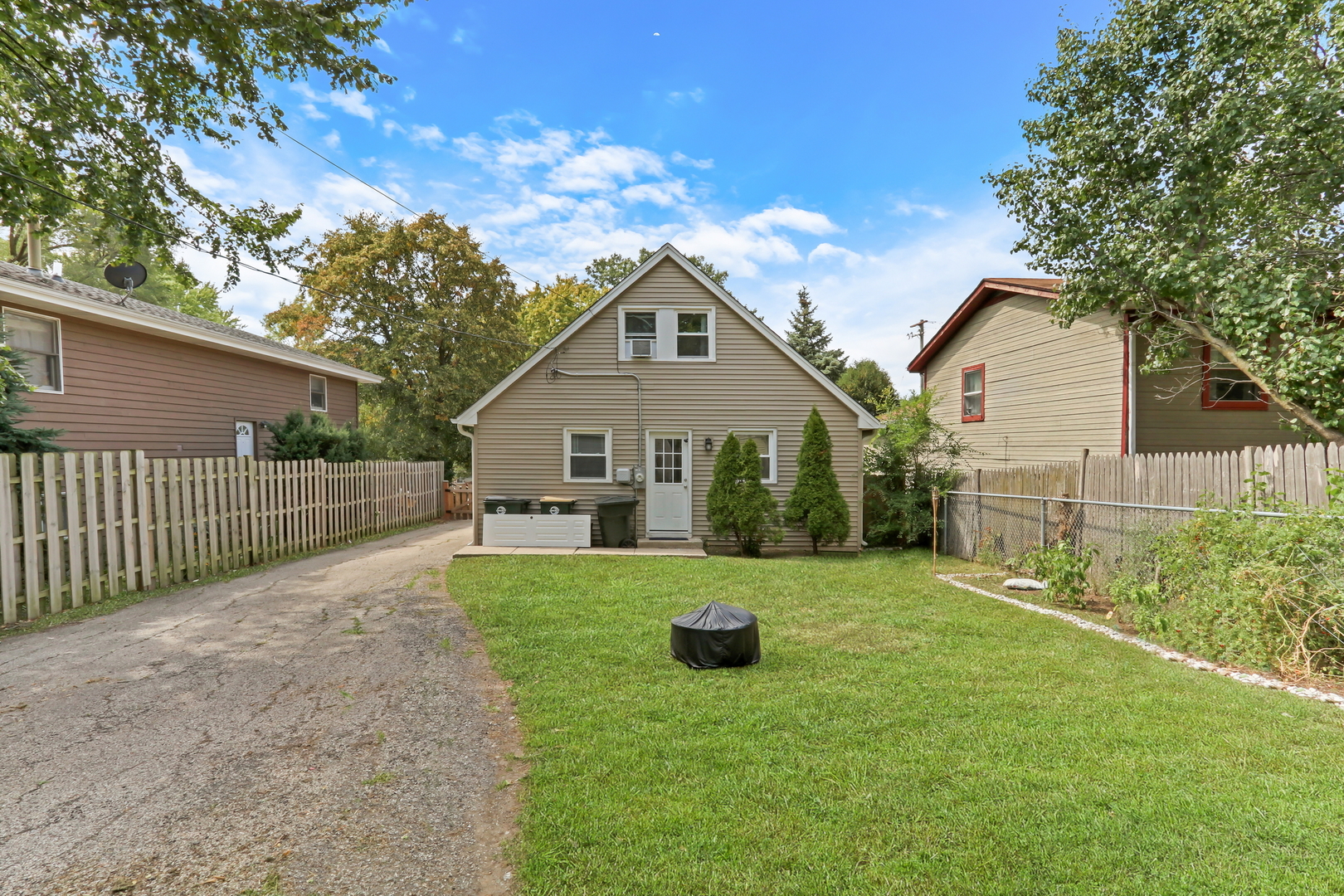 1623 N HICKORY Avenue, Round Lake Beach, IL 60073