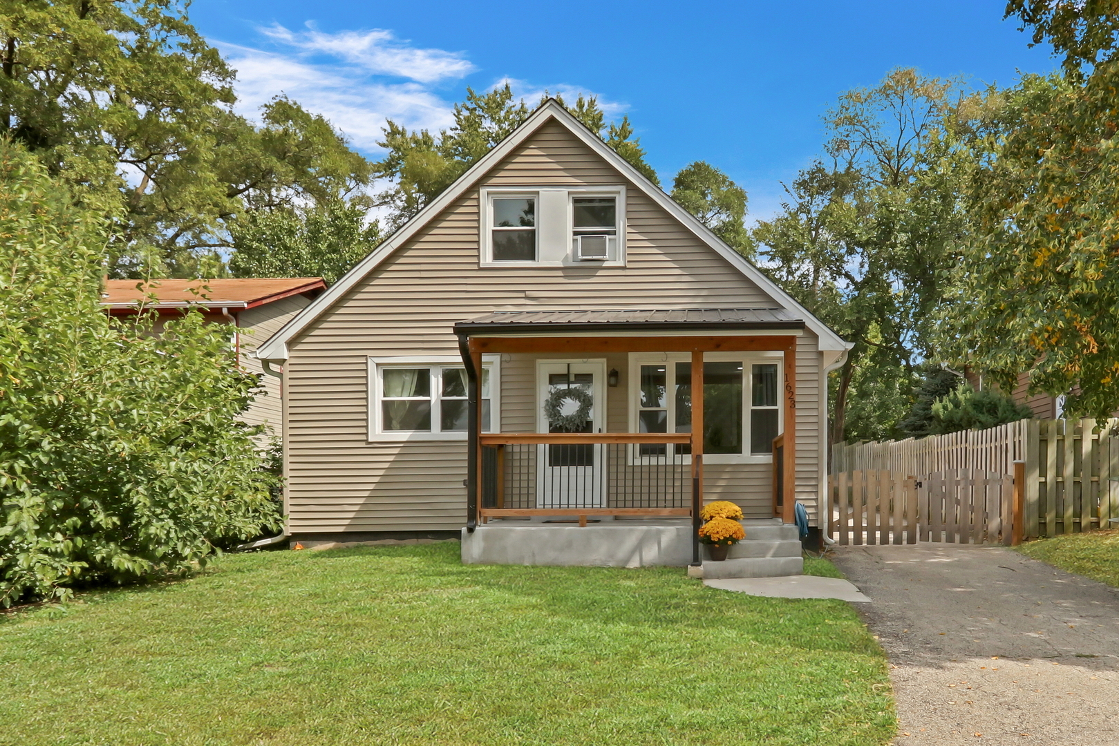 1623 N HICKORY Avenue, Round Lake Beach, IL 60073