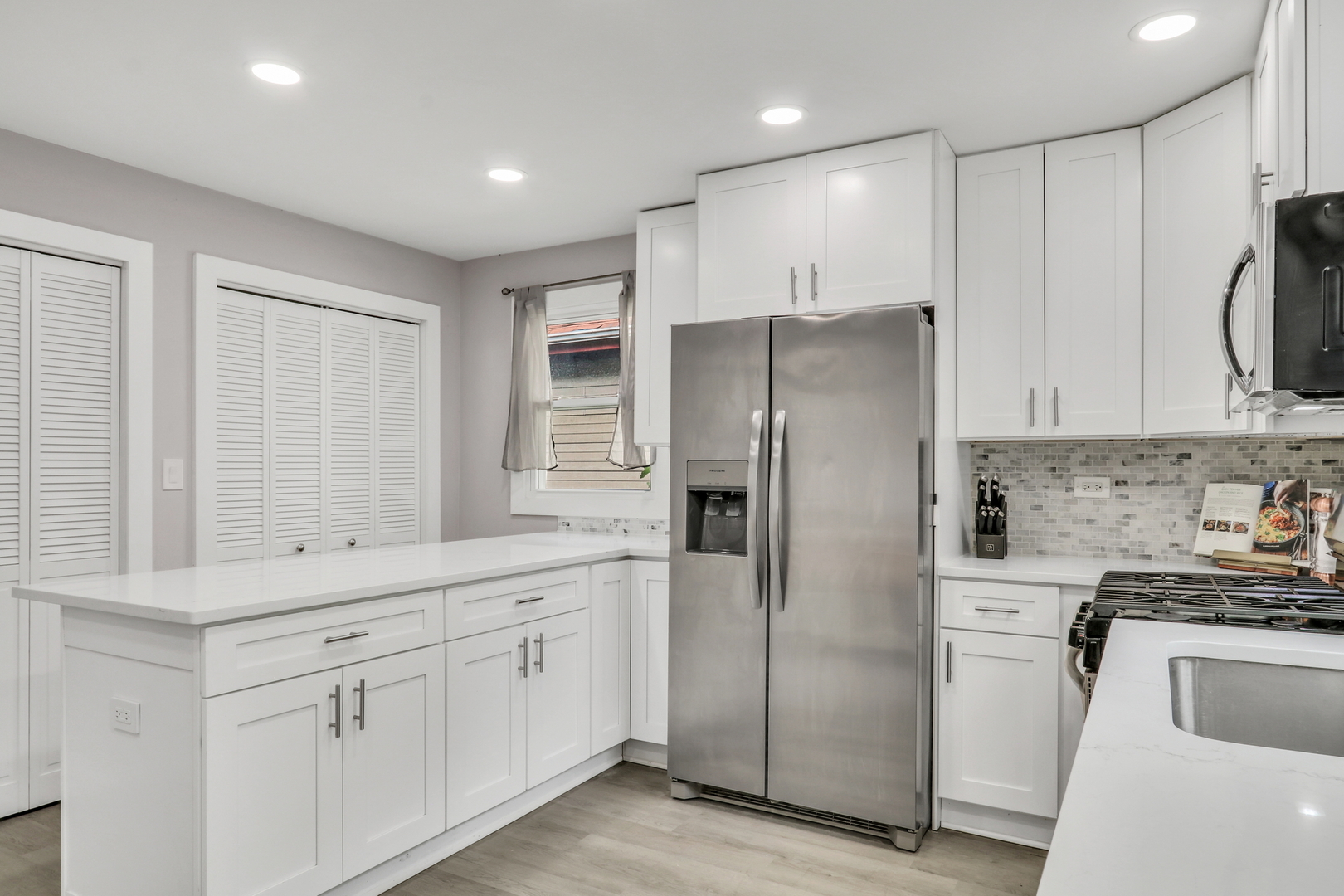 1623 N HICKORY Avenue, Round Lake Beach, IL 60073