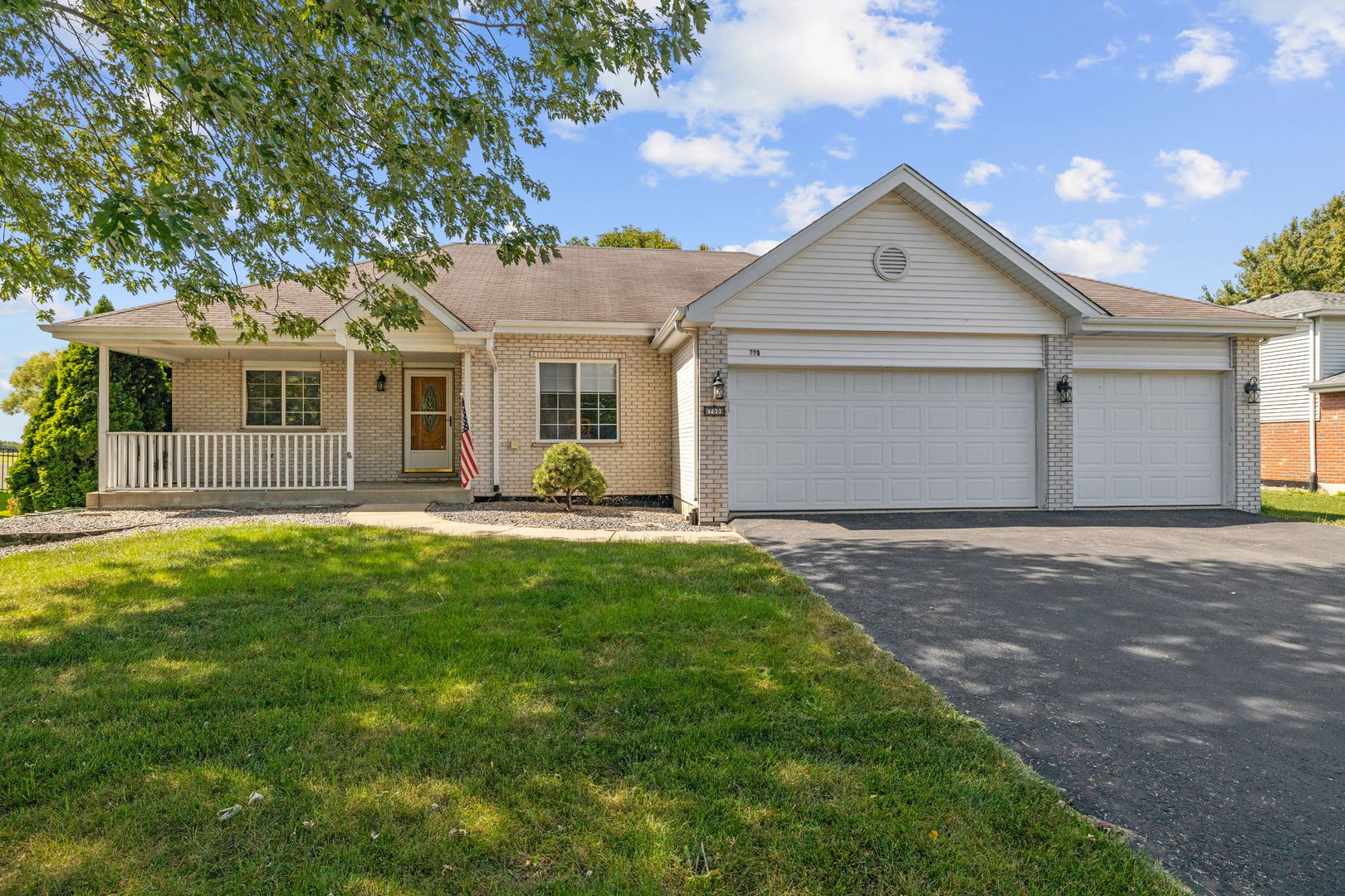 709 Young Drive, New Lenox, IL 60451