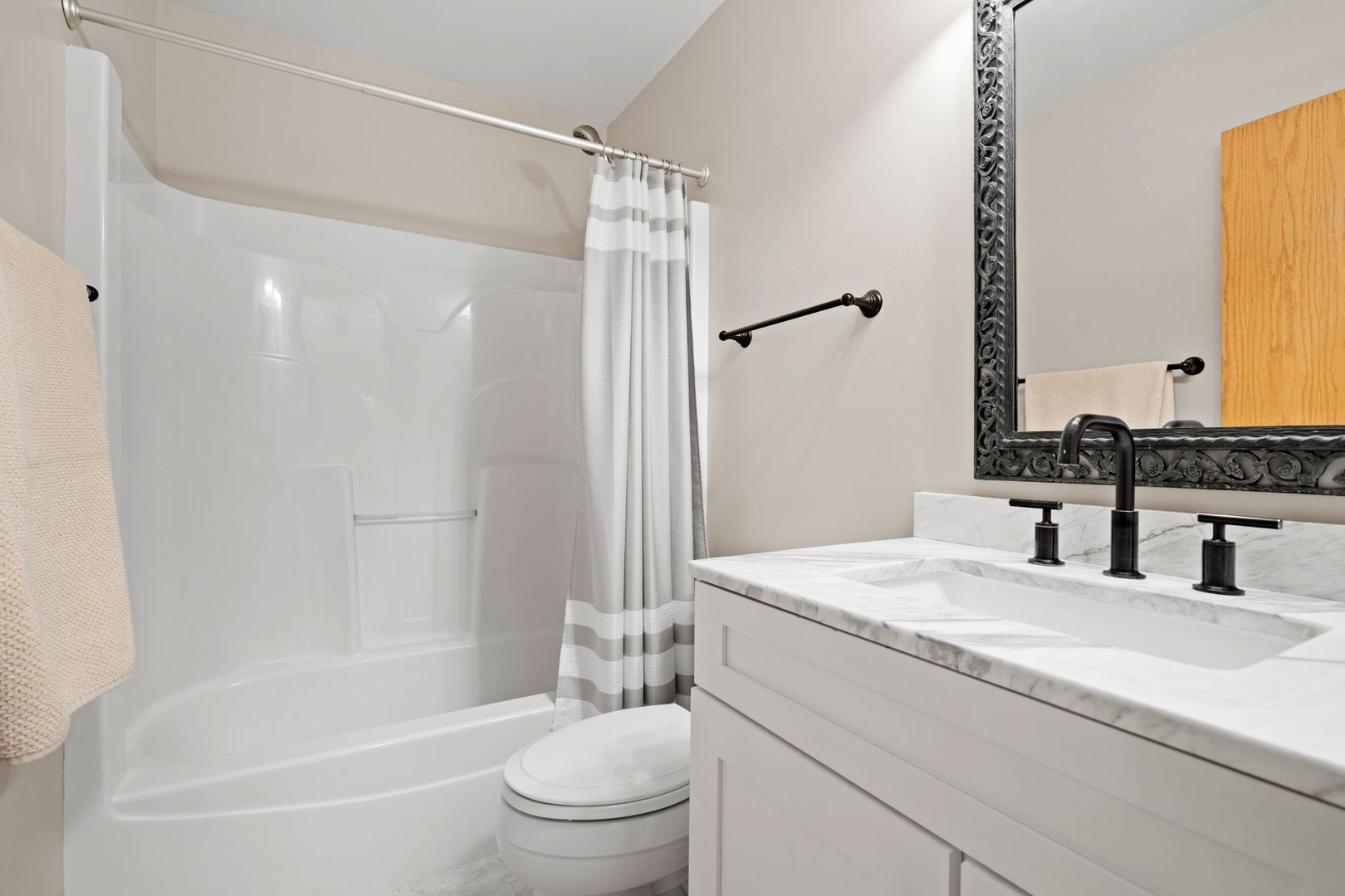 709 Young Drive, New Lenox, IL 60451