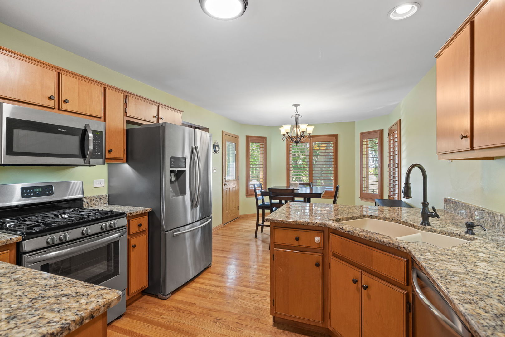 709 Young Drive, New Lenox, IL 60451