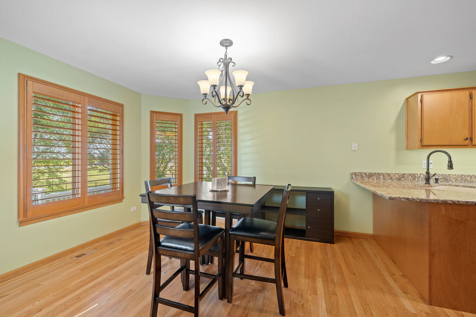 709 Young Drive, New Lenox, IL 60451