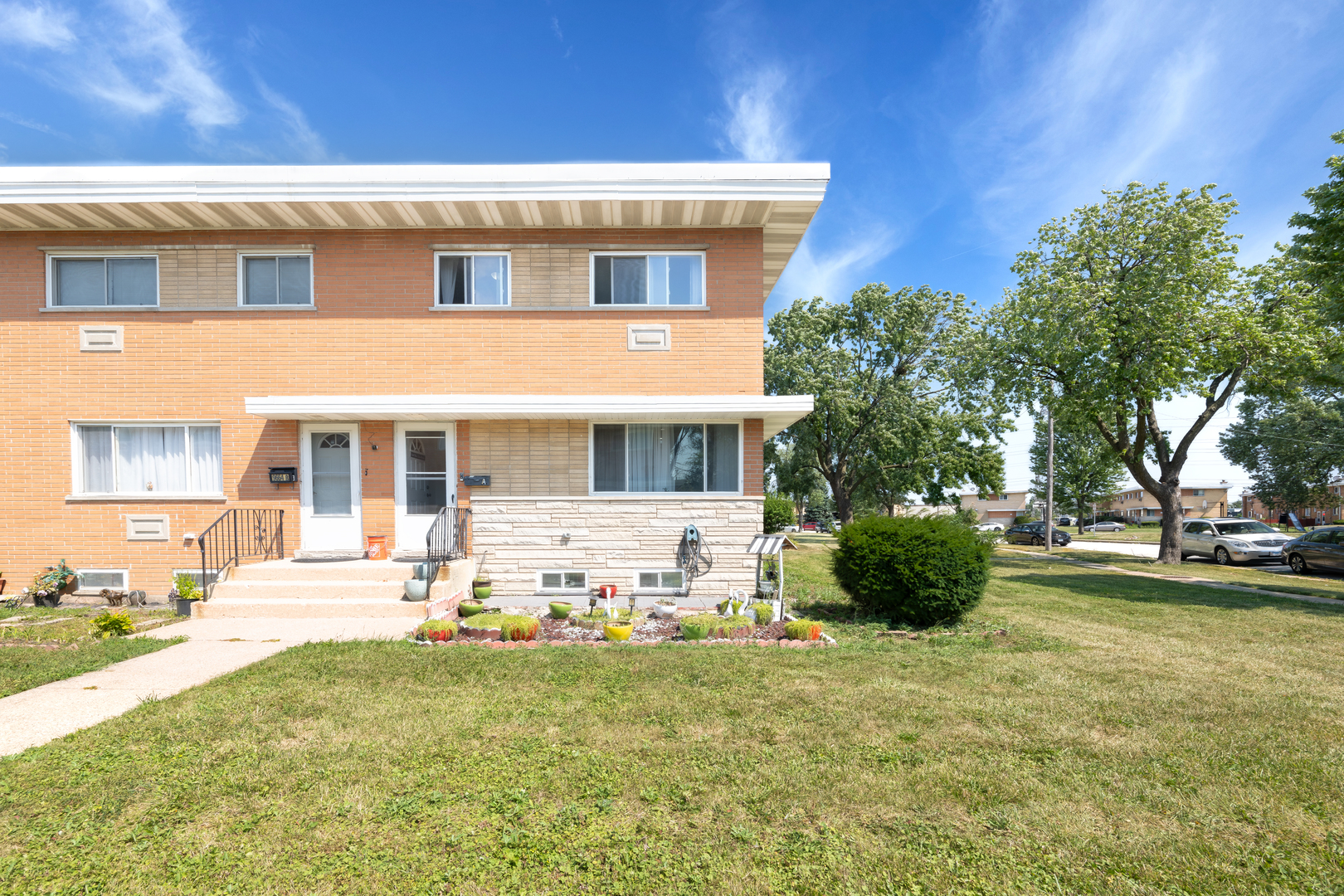 9664 LOIS Drive #A, Des Plaines, IL 60016