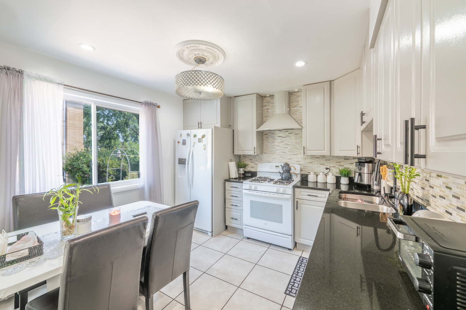 9664 LOIS Drive #A, Des Plaines, IL 60016
