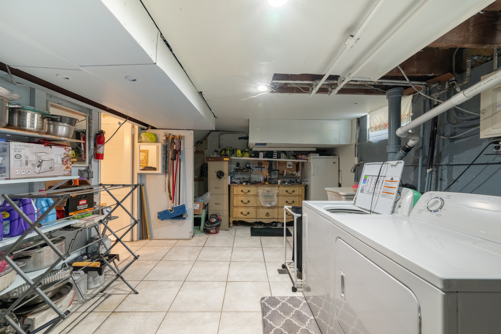 9664 LOIS Drive #A, Des Plaines, IL 60016