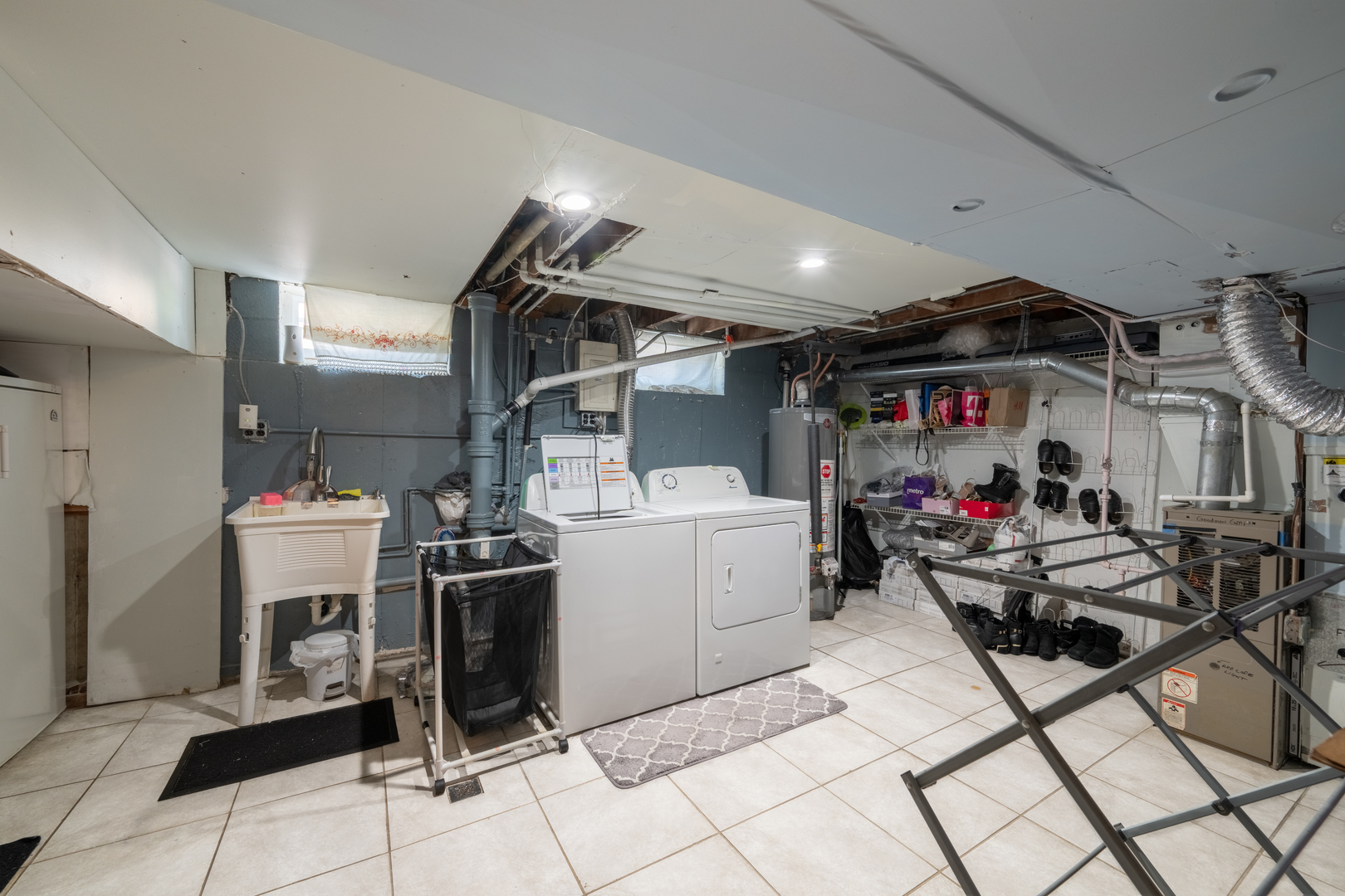 9664 LOIS Drive #A, Des Plaines, IL 60016