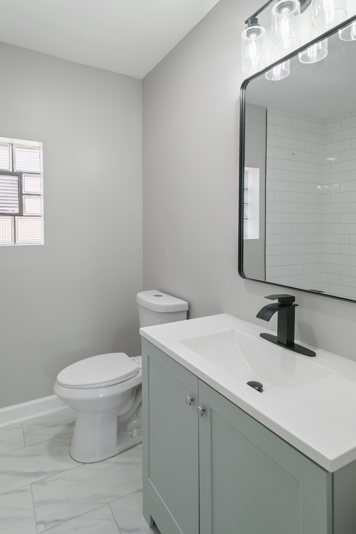 2263 S 14th Avenue, North Riverside, IL 60546